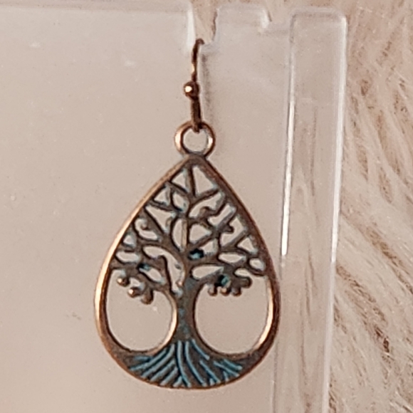 Beautiful copper tone earrings pierced. NWOT (R72) - Picture 3 of 5